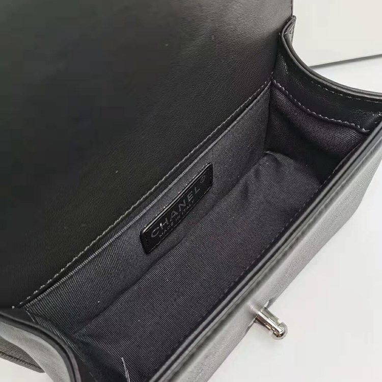 2019 Le Boy Chanel Flap Shoulder Bag