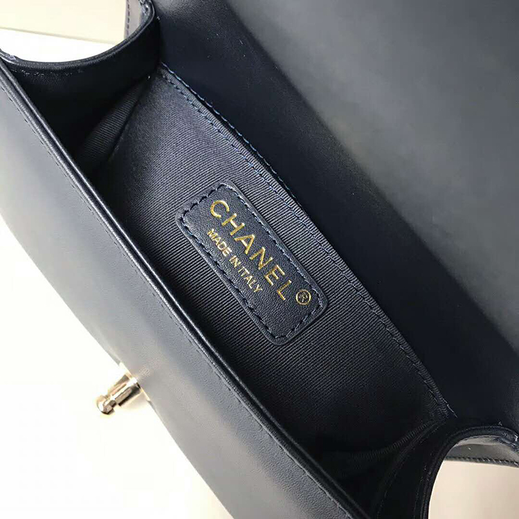 2019 Le Boy Chanel Flap Shoulder Bag