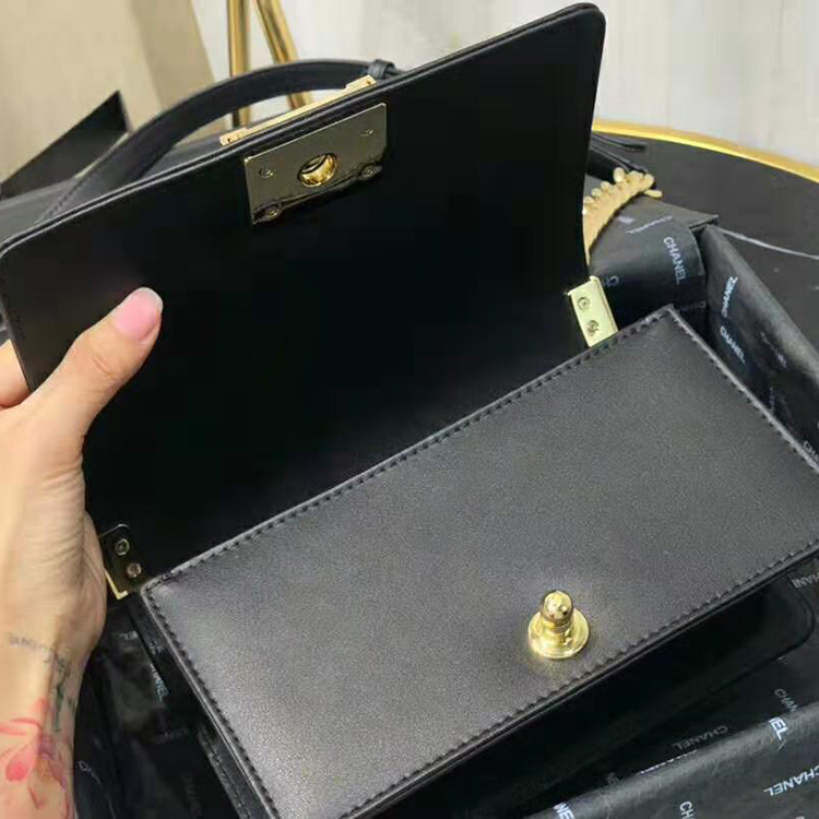 2019 Le Boy Chanel Flap Shoulder Bag