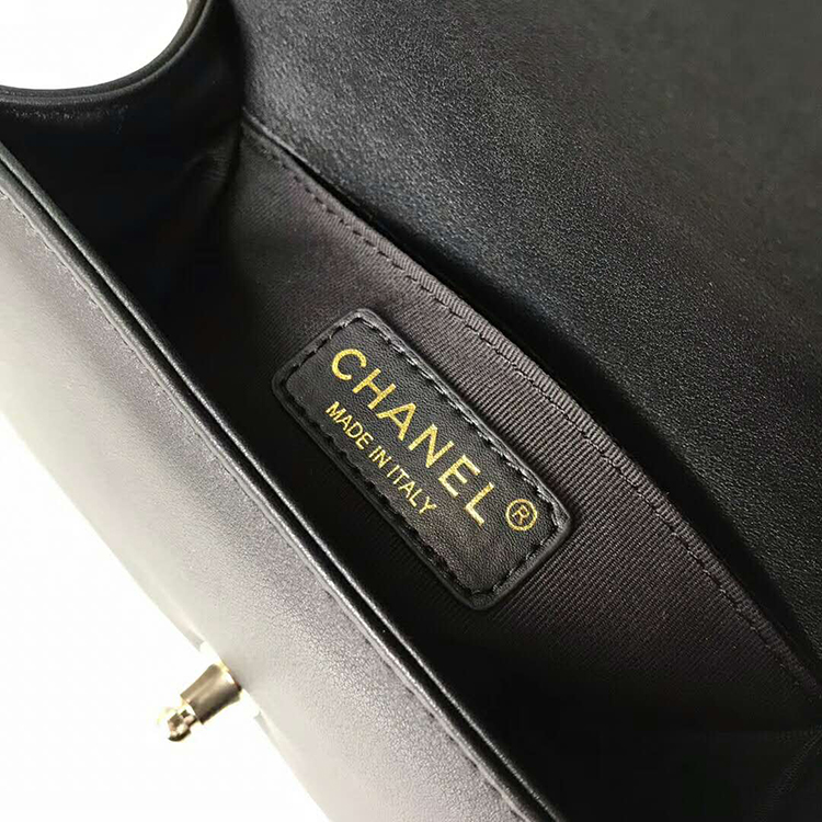 2019 Le Boy Chanel Flap Shoulder Bag