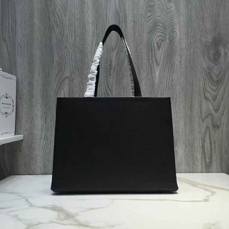 2019 Valentino Garavani Shopper