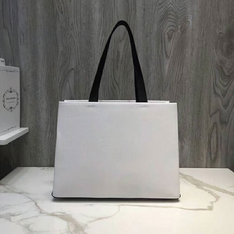 2019 Valentino Garavani Shopper