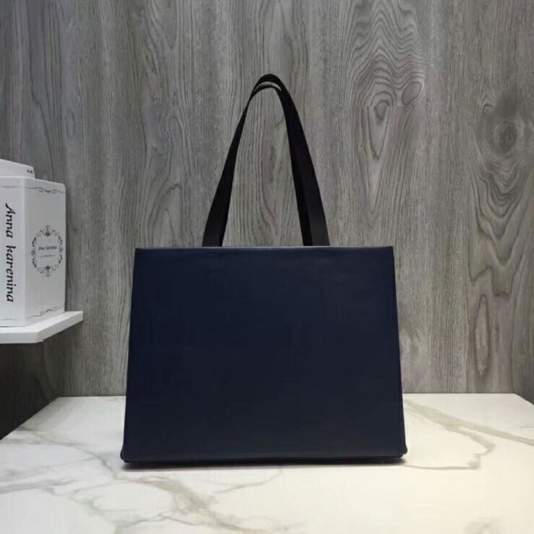 2019 Valentino Garavani Shopper