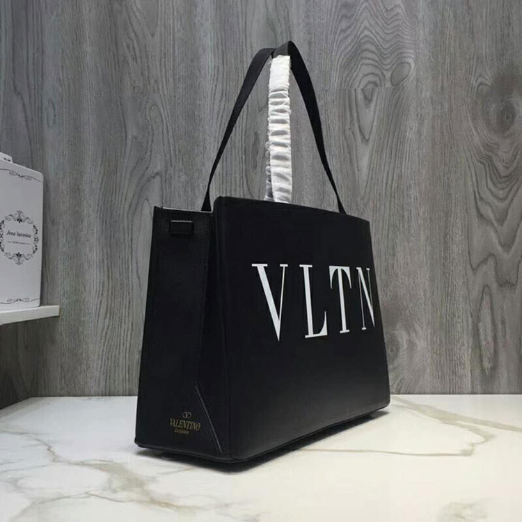 2019 Valentino Garavani Shopper