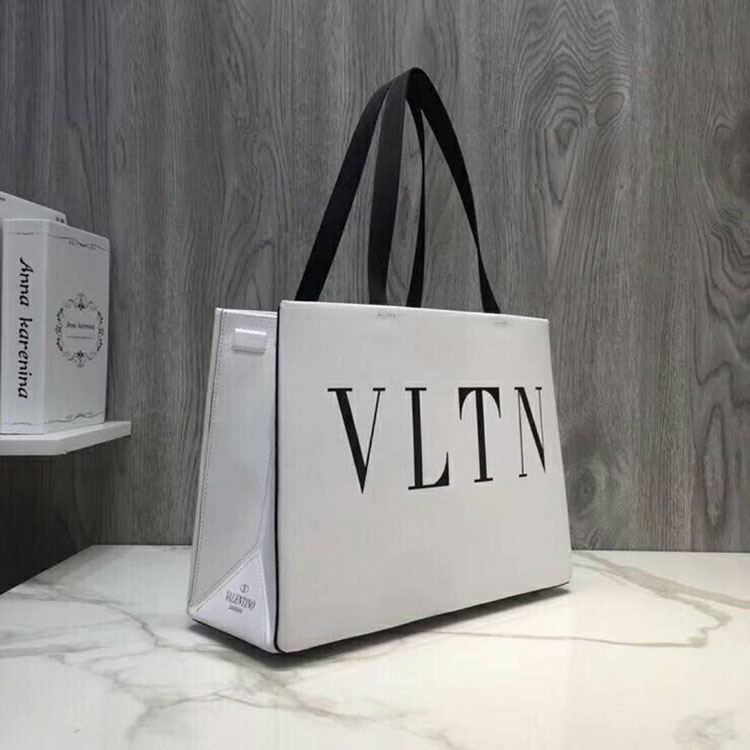 2019 Valentino Garavani Shopper