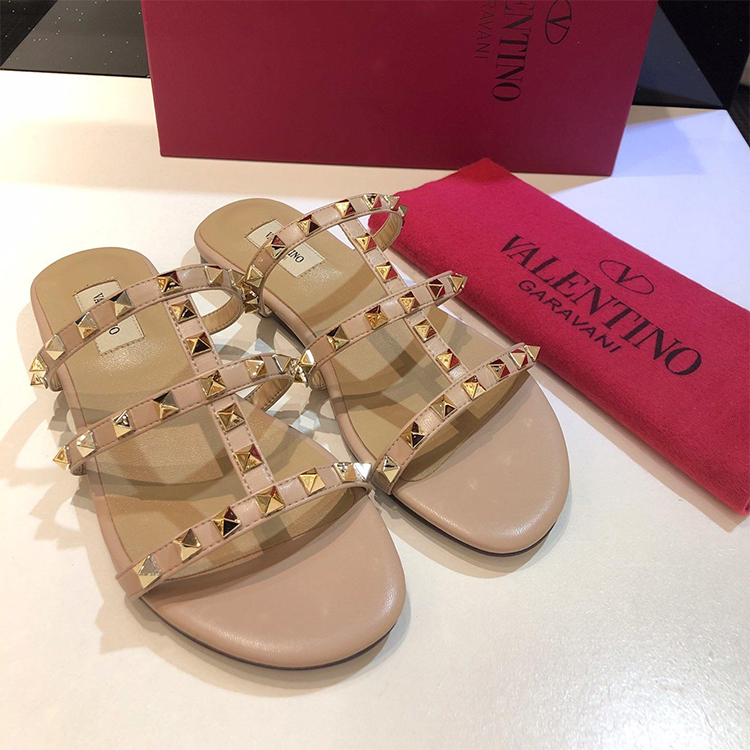 2019 Valentino women Flat shoes