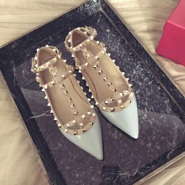 2019 Valentino women Flat shoes with rivet