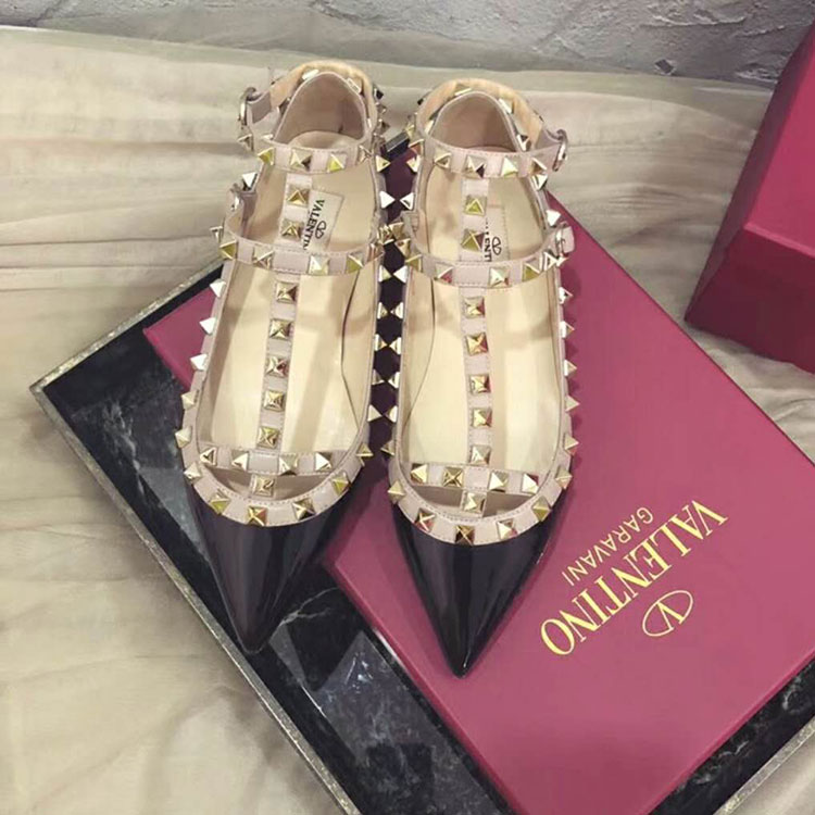 2019 Valentino women Flat shoes with rivet