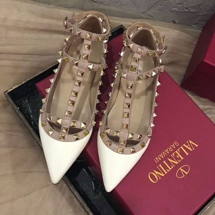 2019 Valentino women Flat shoes with rivet