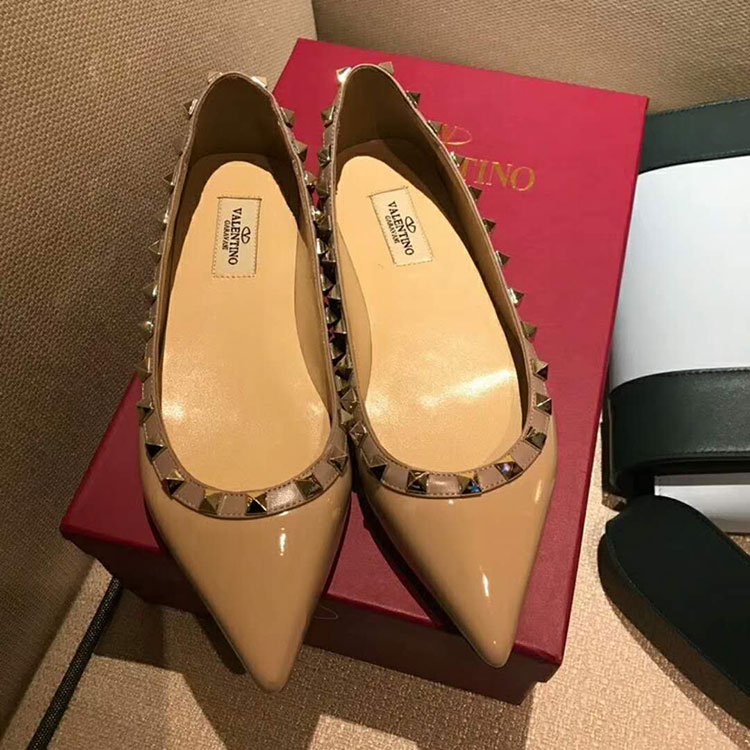 2019 Valentino women Flat shoes with rivet