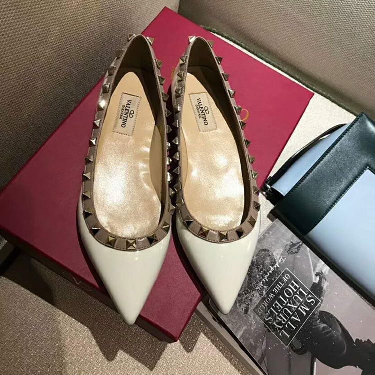 2019 Valentino women Flat shoes with rivet