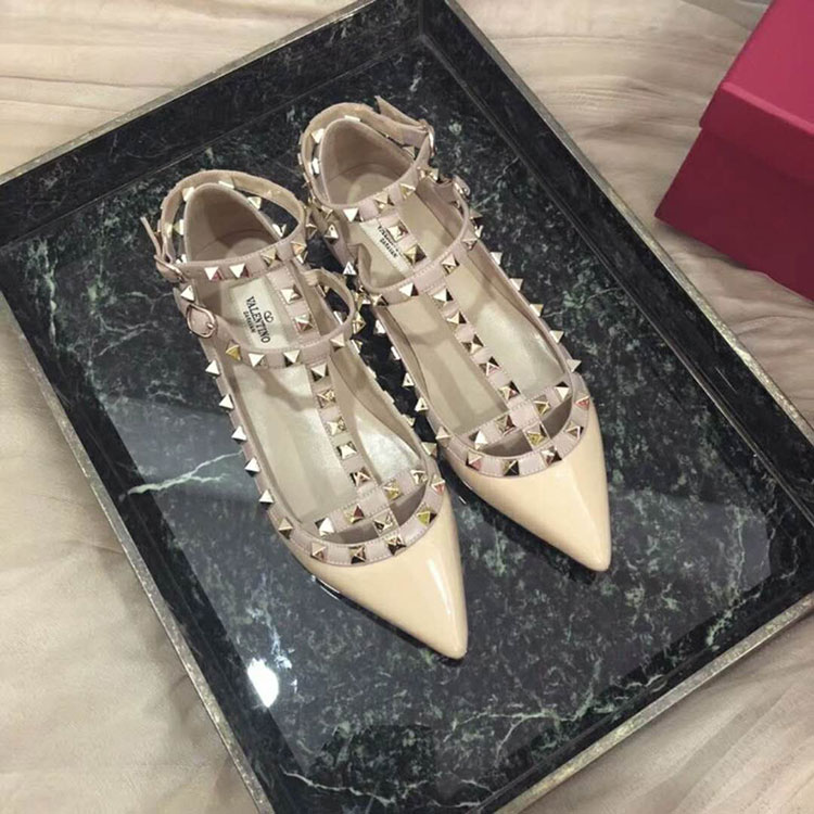 2019 Valentino women Flat shoes with rivet