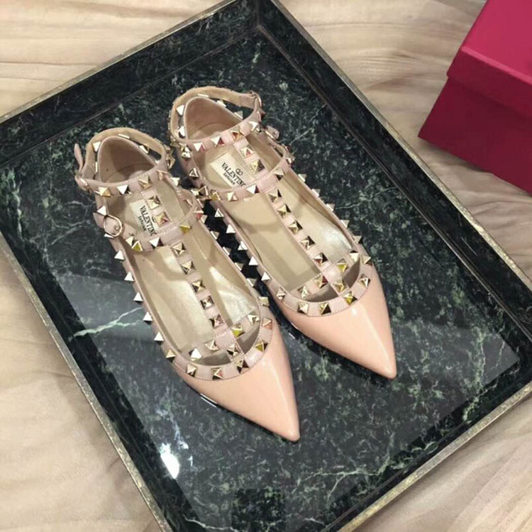 2019 Valentino women Flat shoes with rivet