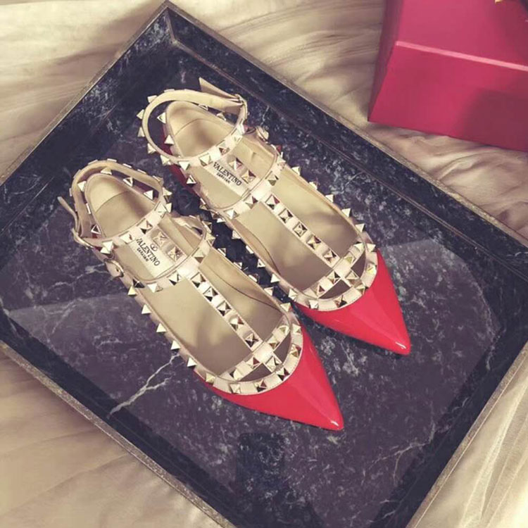 2019 Valentino women Flat shoes with rivet