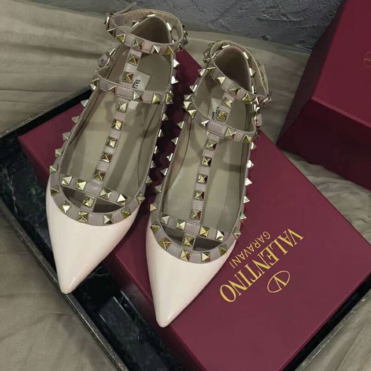 2019 Valentino women Flat shoes with rivet