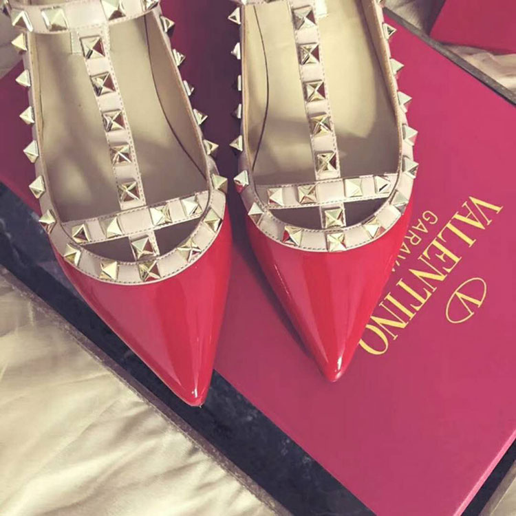 2019 Valentino women Flat shoes with rivet