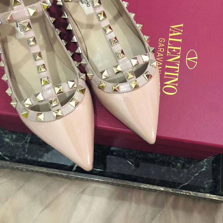 2019 Valentino women Flat shoes with rivet