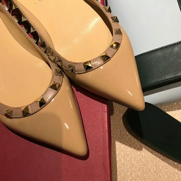 2019 Valentino women Flat shoes with rivet