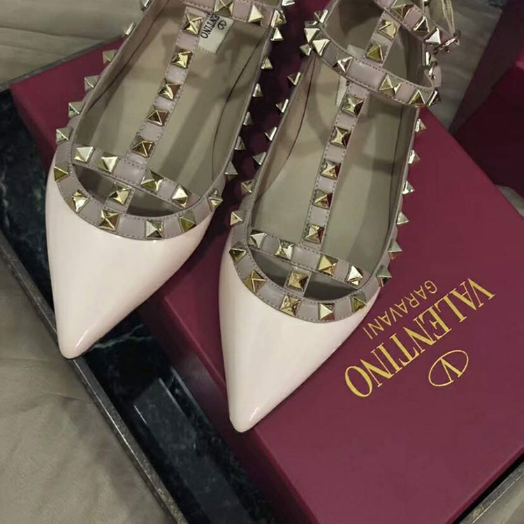 2019 Valentino women Flat shoes with rivet