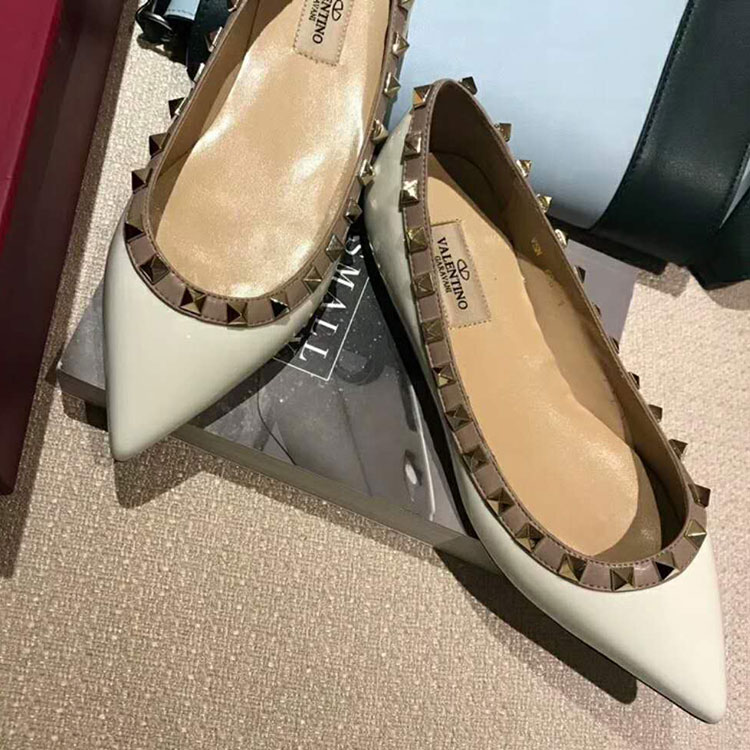 2019 Valentino women Flat shoes with rivet