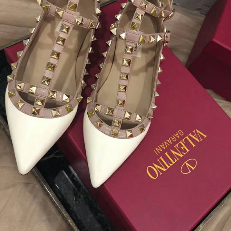 2019 Valentino women Flat shoes with rivet