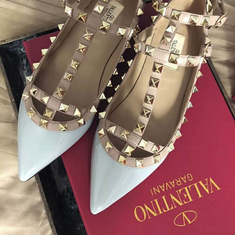 2019 Valentino women Flat shoes with rivet