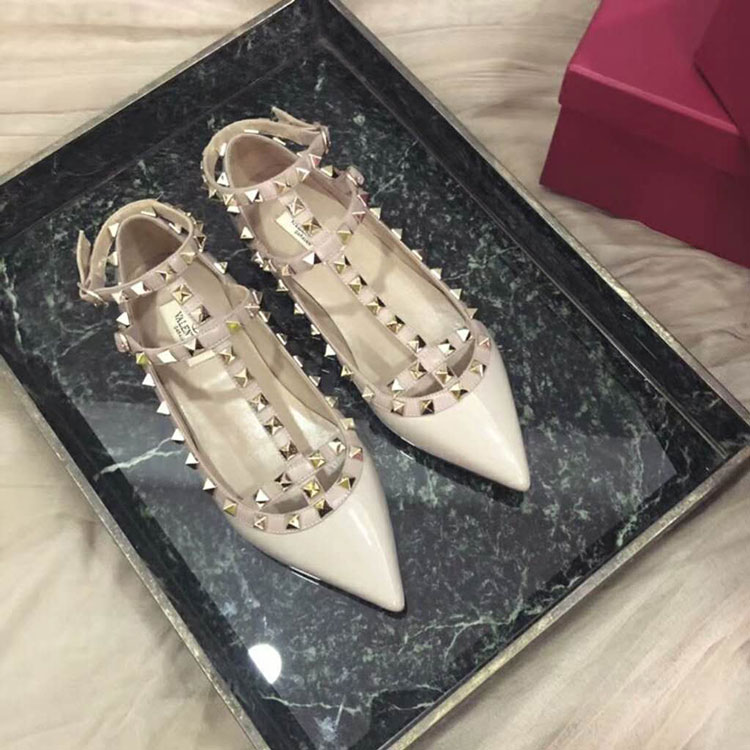 2019 Valentino women Flat shoes with rivet