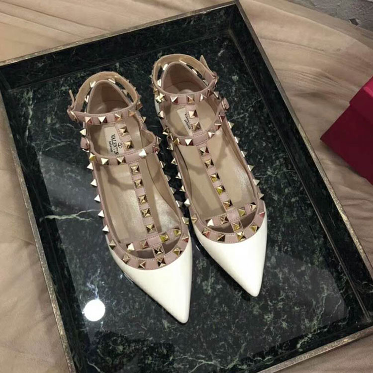 2019 Valentino women Flat shoes with rivet