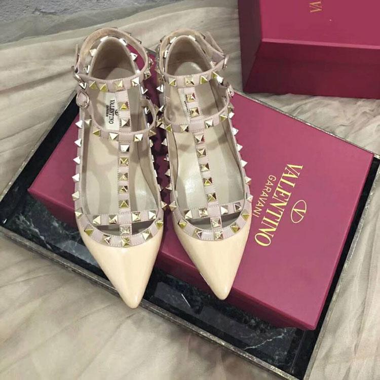 2019 Valentino women Flat shoes with rivet