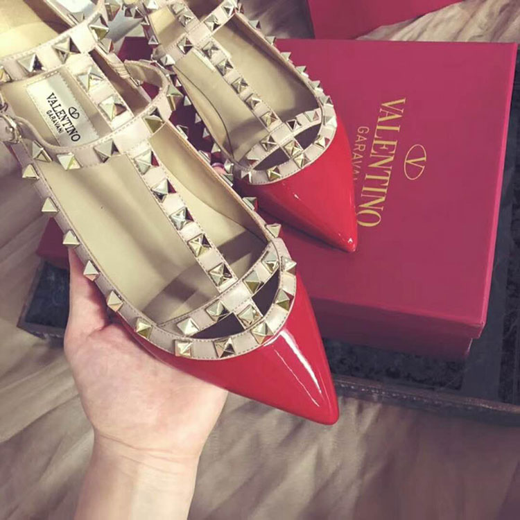 2019 Valentino women Flat shoes with rivet