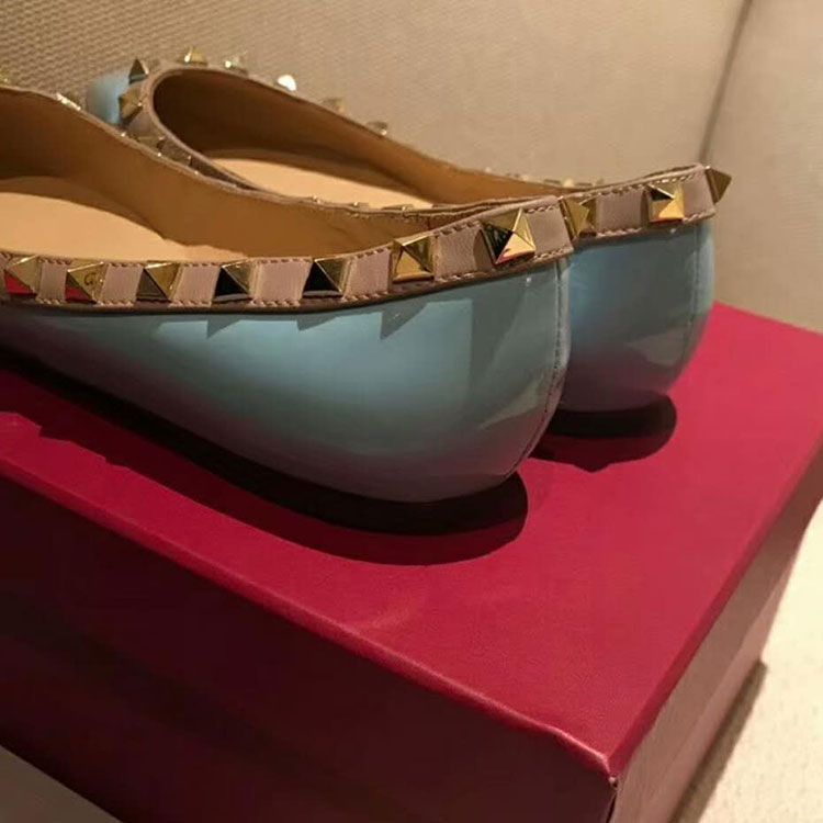 2019 Valentino women Flat shoes with rivet