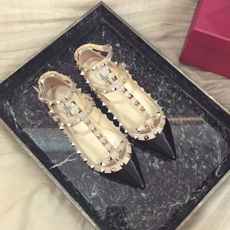 2019 Valentino women Flat shoes with rivet