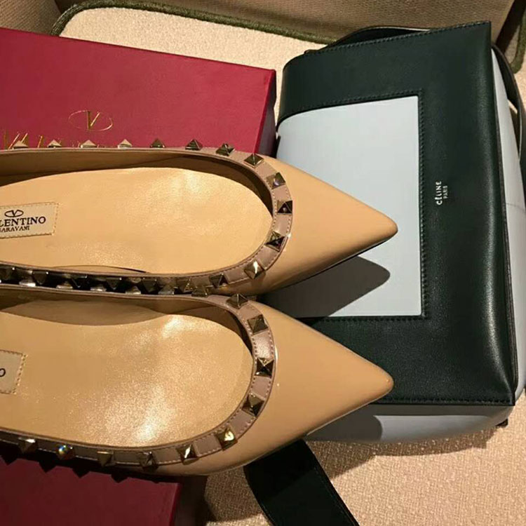 2019 Valentino women Flat shoes with rivet