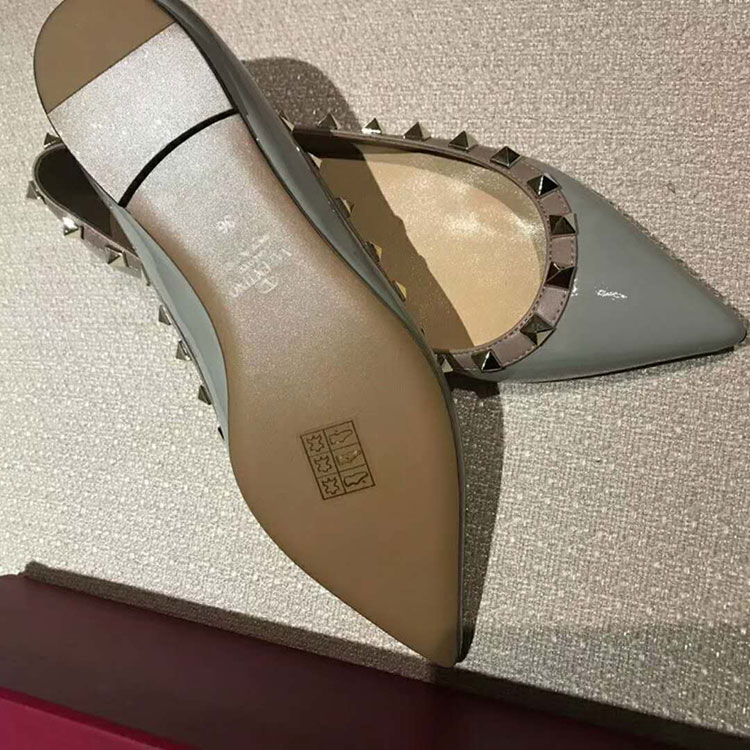 2019 Valentino women Flat shoes with rivet