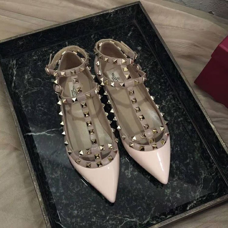 2019 Valentino women Flat shoes with rivet