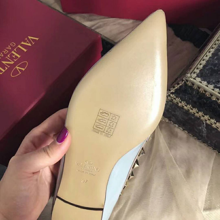 2019 Valentino women Flat shoes with rivet