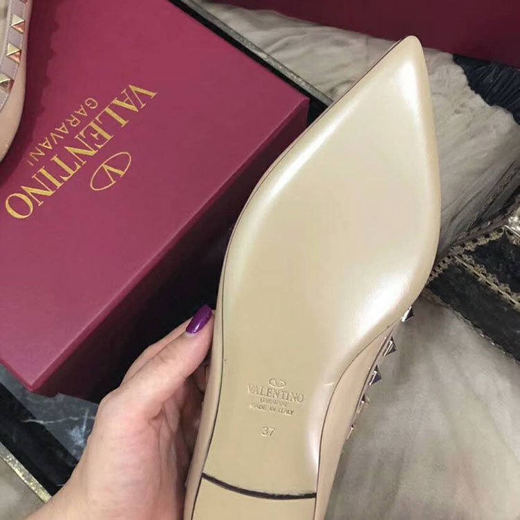 2019 Valentino women Flat shoes with rivet