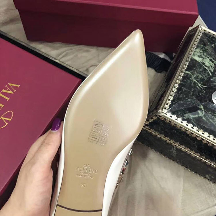 2019 Valentino women Flat shoes with rivet