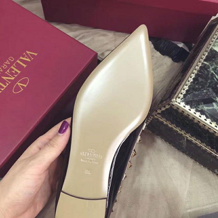 2019 Valentino women Flat shoes with rivet