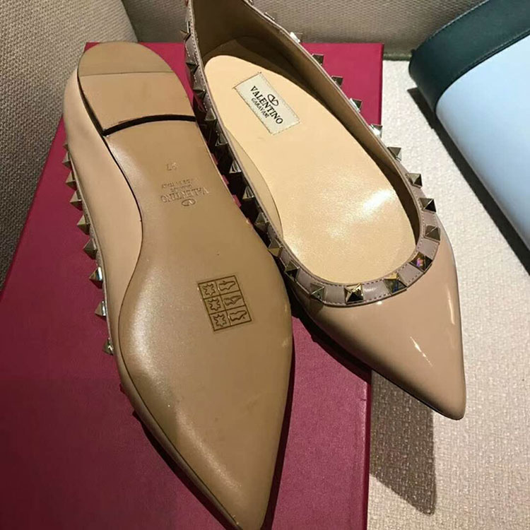 2019 Valentino women Flat shoes with rivet