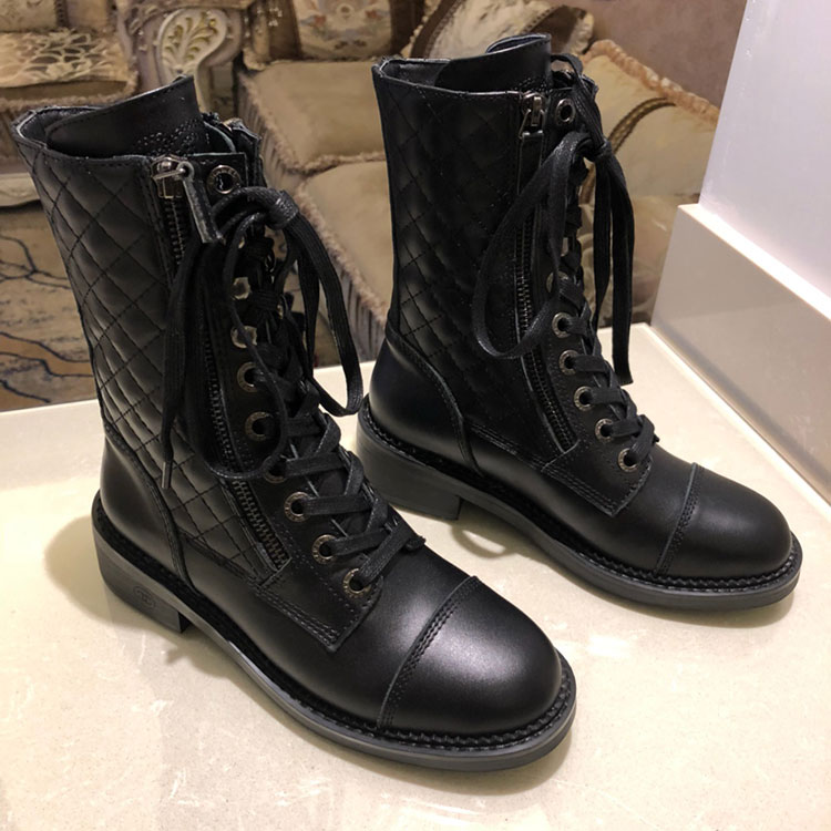 2019 chanle women Boots in Calfskin