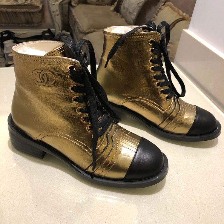 2019 chanle women Boots in Calfskin