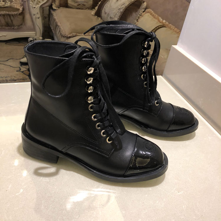 2019 chanle women Boots in Calfskin