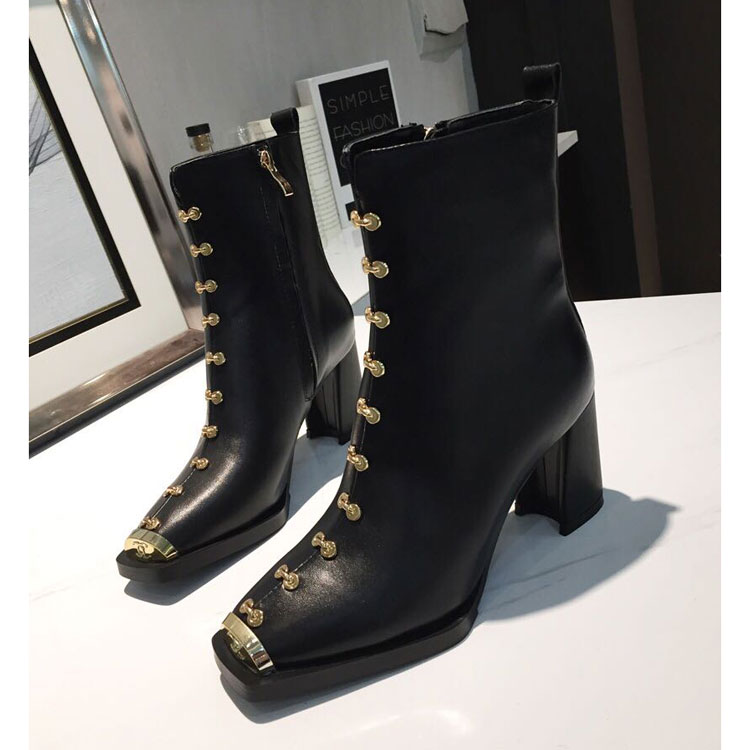 2019 chanle women Boots in Calfskin