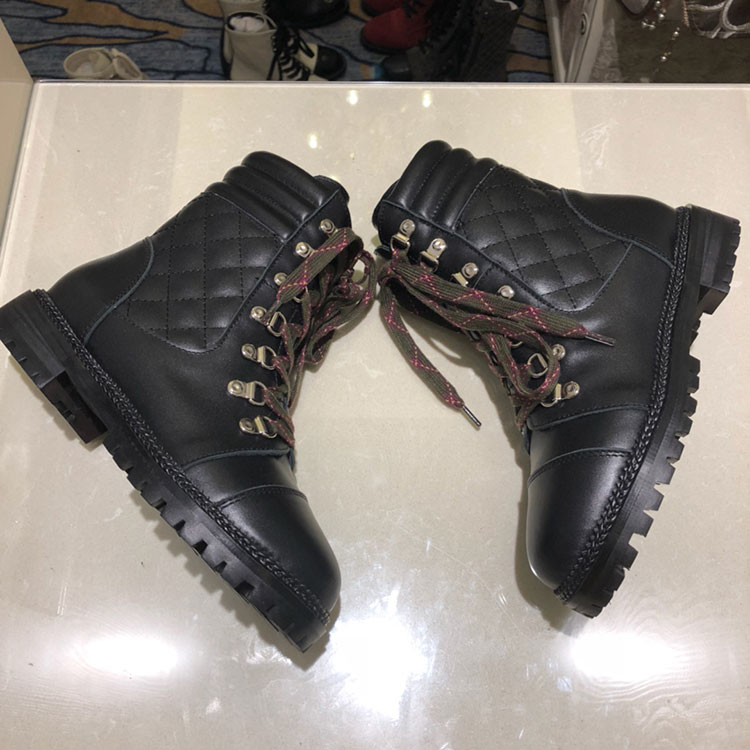 2019 chanle women Boots in Calfskin