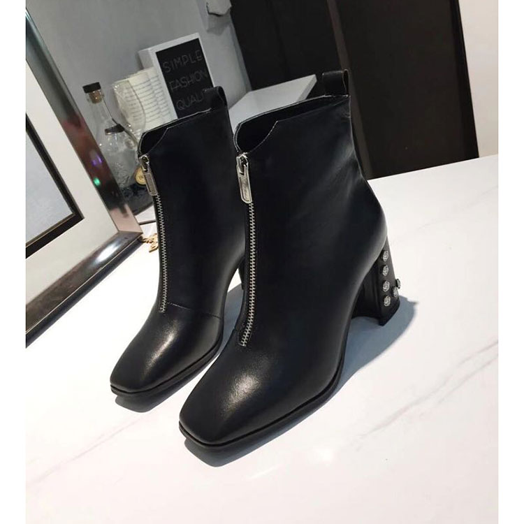 2019 chanle women Boots in Calfskin