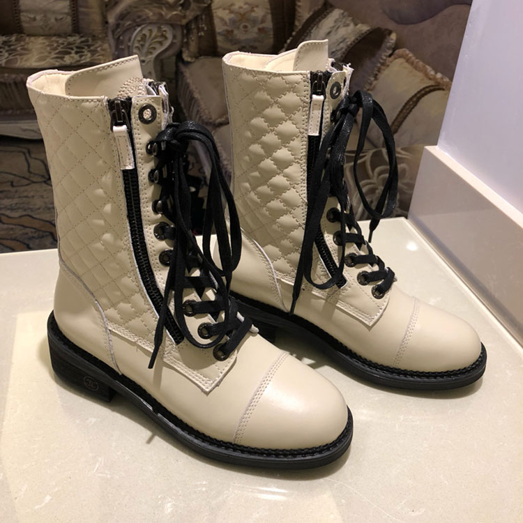 2019 chanle women Boots in Calfskin