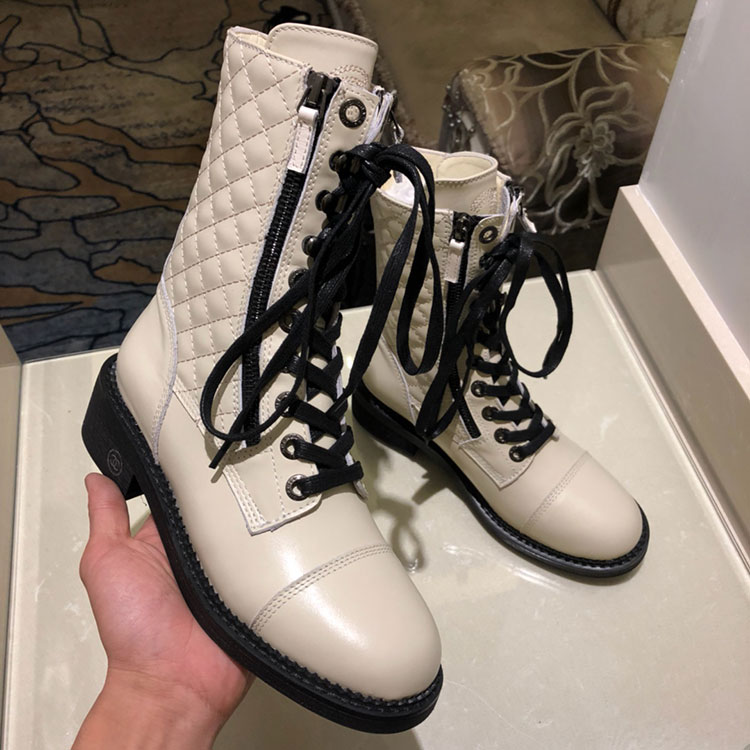 2019 chanle women Boots in Calfskin