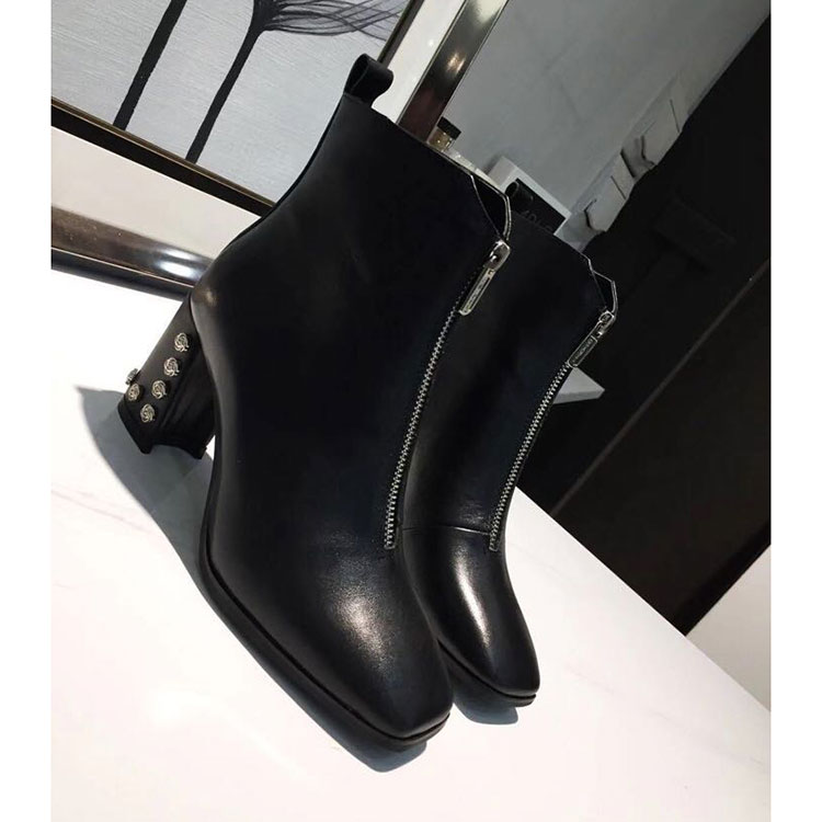 2019 chanle women Boots in Calfskin