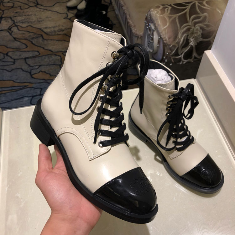 2019 chanle women Boots in Calfskin